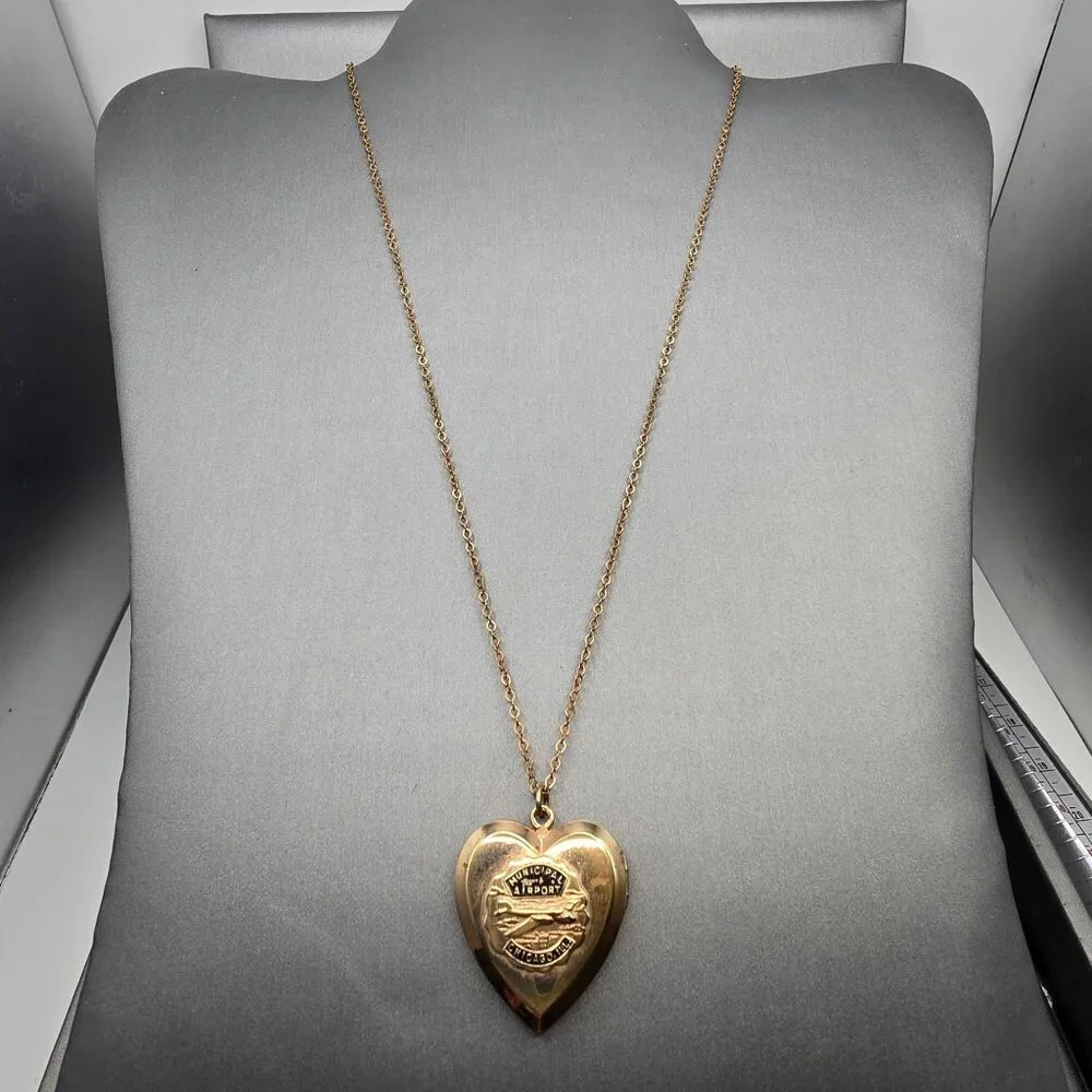 Vintage 1940s Chicago Municipal Airport Heart Locket Necklace Sweetheart Jewelry - Picture 2 of 9